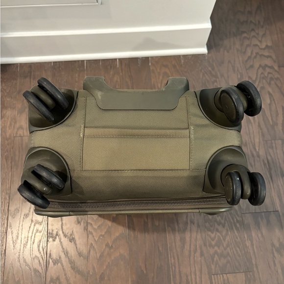 Briggs & Riley # U122SP-7 Baseline Essential 22" Carry-On Spinner Luggage Green - Picture 3 of 11